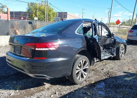 2021 Volkswagen Passat 2.0T Se z USA, uszkodzony, nr VIN 1VWSA7A30MC009953